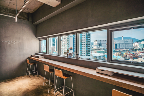 더휴일X데스커 워케이션 센터