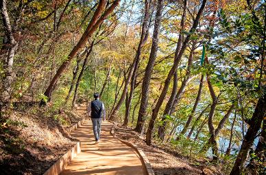 Walk around Hoedong Reservoir, a place that embraces eternal nature 3