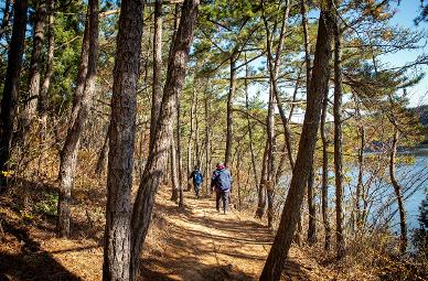 Walk around Hoedong Reservoir, a place that embraces eternal nature 1