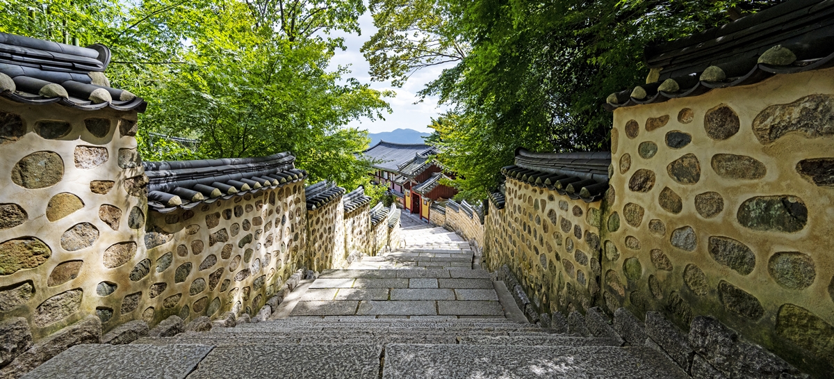 Top 3 Stone Wall Paths for Cool Autumn: Recommended Tour : Themed Tour :  Themed Tour: 부산시 공식 관광 포털 비짓부산 visit busan