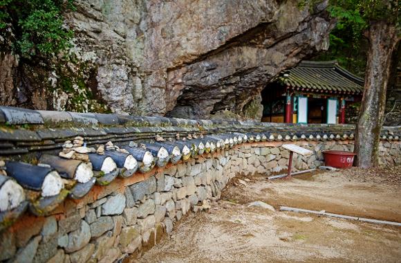 Top 3 Stone Wall Paths for Cool Autumn: Recommended Tour : Themed Tour :  Themed Tour: 부산시 공식 관광 포털 비짓부산 visit busan