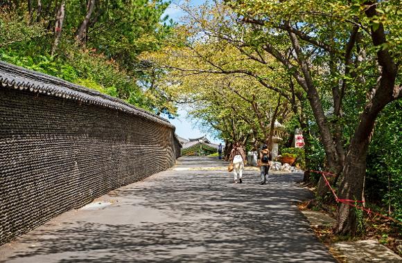 Top 3 Stone Wall Paths for Cool Autumn: Recommended Tour : Themed Tour :  Themed Tour: 부산시 공식 관광 포털 비짓부산 visit busan