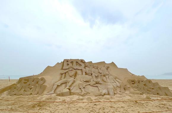 An artistic transformation of sand at the Haeundae Sand Festival2