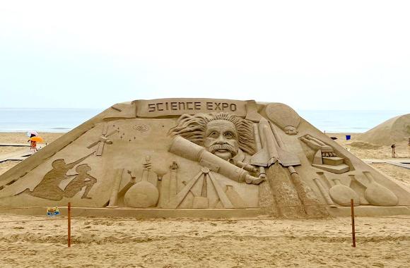 An artistic transformation of sand at the Haeundae Sand Festival3