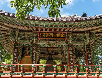  Busan's First Buddhist Temple: Mahasa Temple