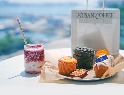 Café 385: A Mega-Sized Cafe with a Delicious Bakery and a Great Ocean View of Yeongdo