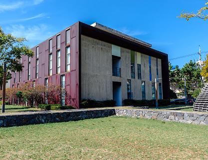 帶領當地藝術發展的空間「虹峙藝術中心」