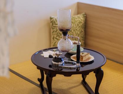 Café KUKAN, Syphon Coffee - Fair Trade Beans - Exotic Vibe in Tatami Room