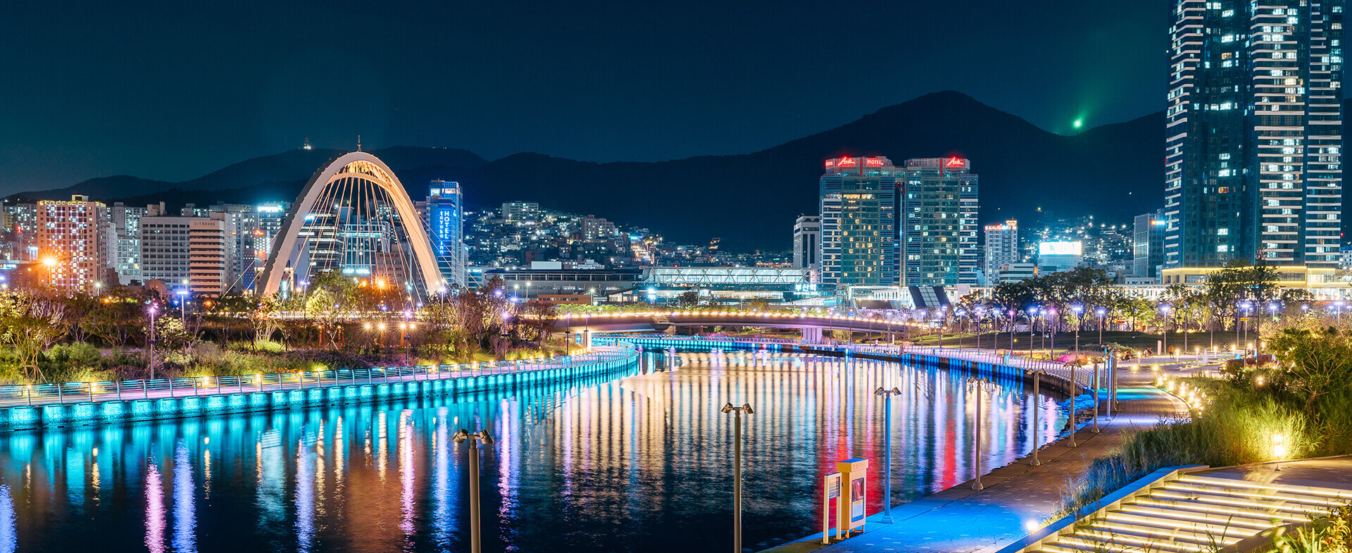 North Port Waterfront Park, an up-and-coming night spot in Busan