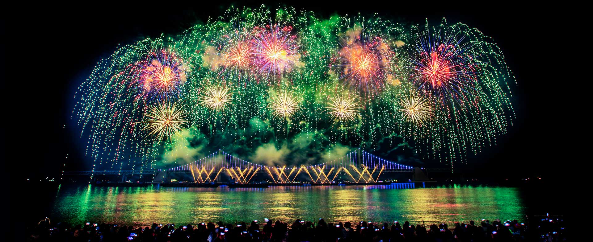 The beautiful harmony in the night sky of Busan, Busan Fireworks Festival