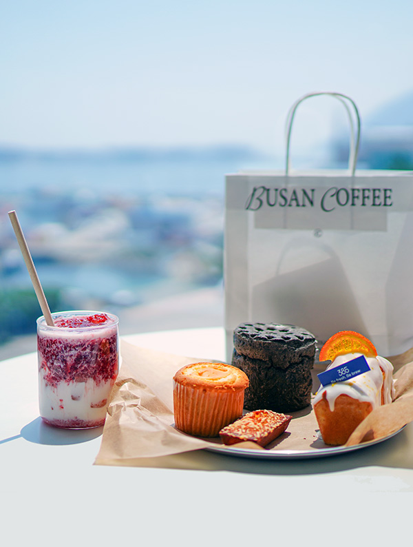 Café 385: A Mega-Sized Cafe with a Delicious Bakery and a Great Ocean View of Yeongdo